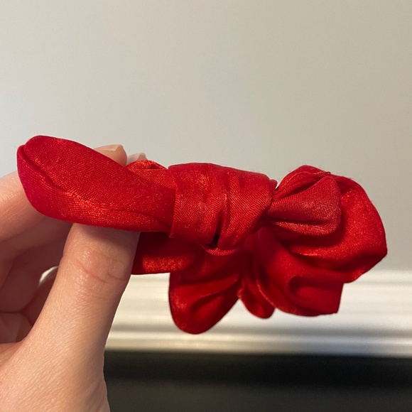 5 for $20: American Eagle scrunchies - Picture 4 of 8